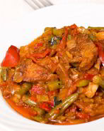 Гуляш из свинины с зеленой фасолью