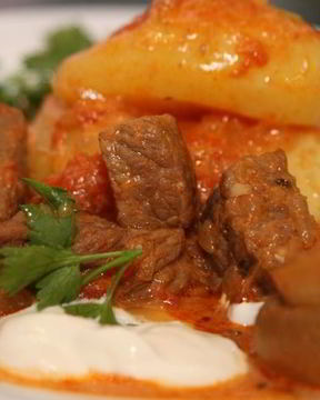 Гуляш из вареной говядины