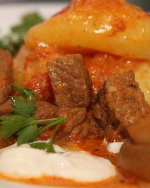 Гуляш из вареной говядины