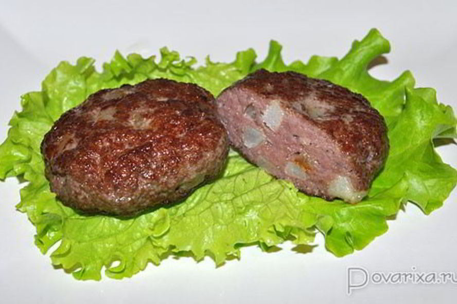 Рецепт говяжьих котлет с копченым салом