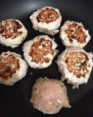 Котлеты из куриного филе с цукини и луком