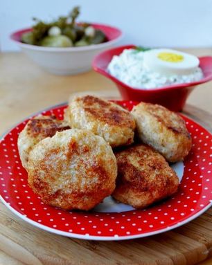 Котлеты из судака с соусом