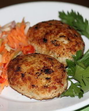 Куриные котлеты с хреном и яблоками