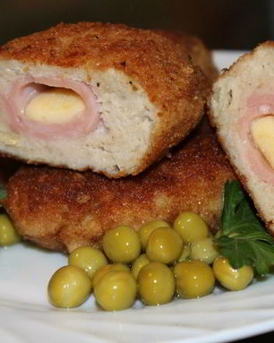 Куриные котлеты с сюрпризом из ветчины и сыра