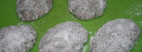 пышные свиные котлетки в рисовой муке. Шаг 5