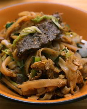 Лапша с говядиной и китайской капустой