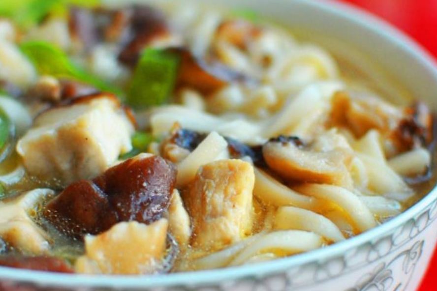 Рецепт лапши с курицей и грибами в азиатском стиле