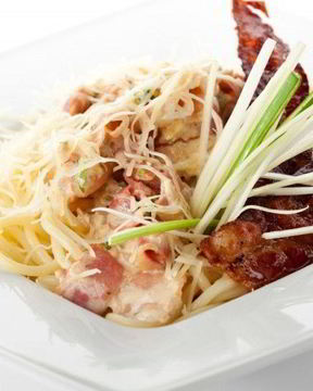 Лапша с соусом карбоната и сливками
