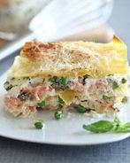 Лазанья с зеленым горошком и лососем