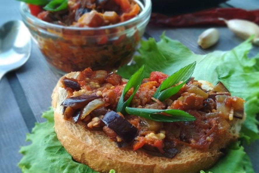 Рецепт баклажанной пасты на тостах