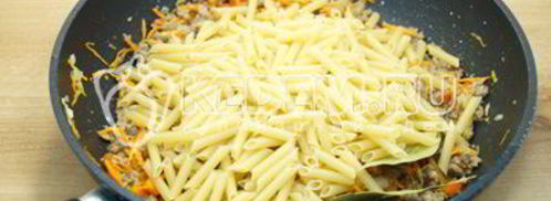 макароны с фаршем на сковороде. Шаг 7