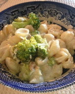 Макароны с лососем и брокколи