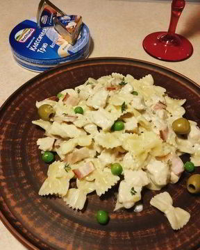 Паста фарфалле в сырном соусе