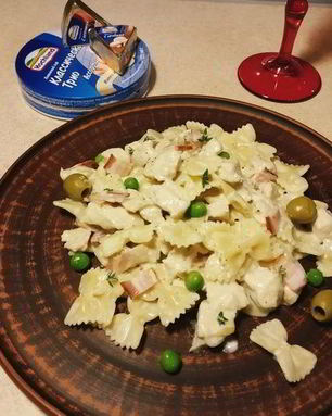 Паста фарфалле в сырном соусе