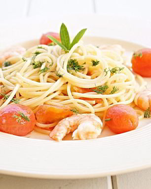 Паста с креветками и томатами черри
