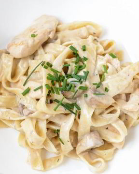 Паста с курицей и грибами