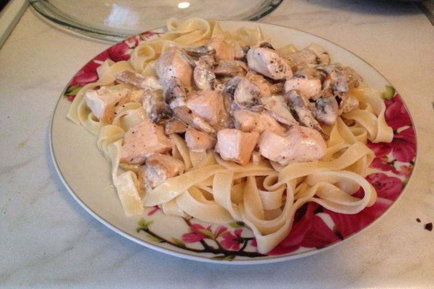Рецепт пасты с шампиньонами и курицей в сливочном соусе