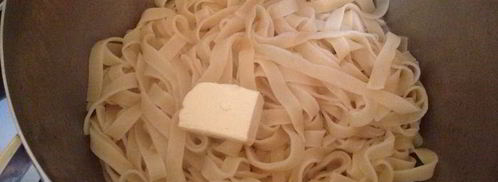 паста с шампиньонами и курицей в сливочном соусе. Шаг 5