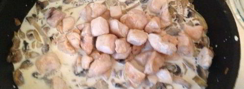 паста с шампиньонами и курицей в сливочном соусе. Шаг 6