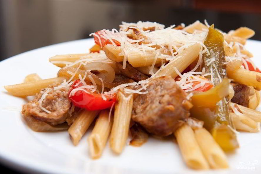 Рецепт пасты с сосисками и овощами