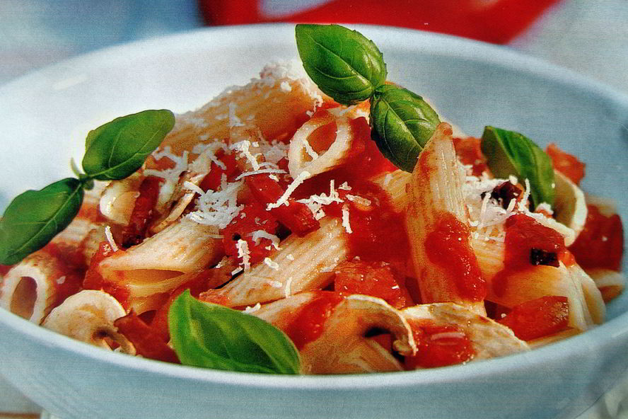 Рецепт пасты с томатным соусом, оливками и каперсами