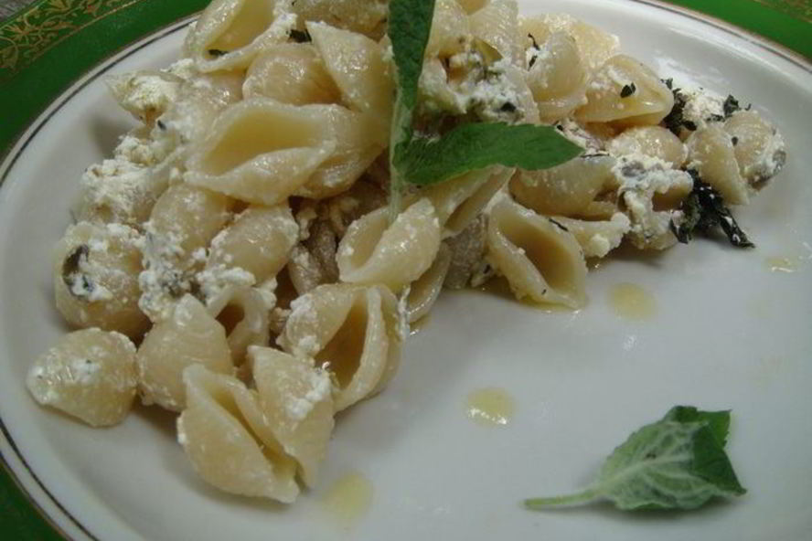 Рецепт пасты с творогом, каперсами и мятой