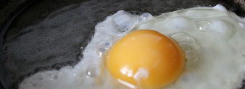 сосиска со спагетти и яйцом. Шаг 5