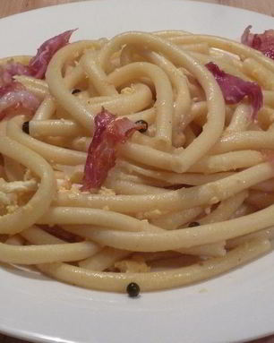 Спагетти Карбонара с маринованным зеленым перцем-горошком