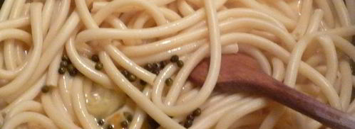 спагетти карбонара с маринованным зеленым перцем-горошком. Шаг 5