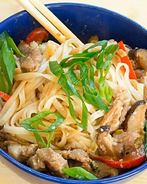 Жареная лапша удон со свининой и овощами