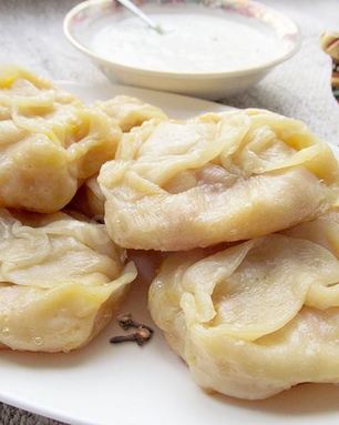 Манты с тыквой и луком