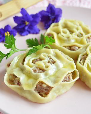 Манты в форме розочек