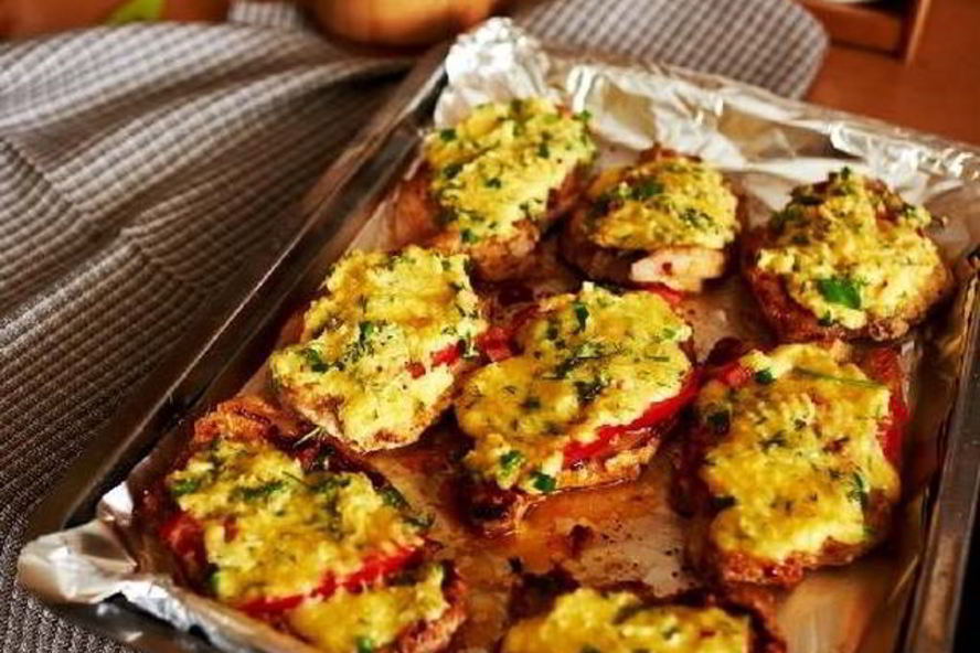 Рецепт быстрой свинины по-французски в духовке