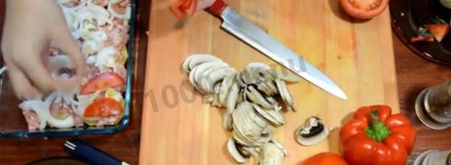 картошка по-французски с фаршем помидорами грибами. Шаг 6