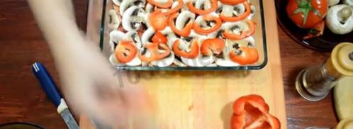 картошка по-французски с фаршем помидорами грибами. Шаг 10