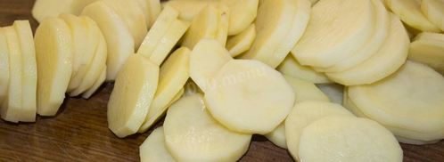 мясо по-французски классически в духовке с картошкой. Шаг 3