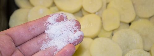 мясо по-французски классически в духовке с картошкой. Шаг 4