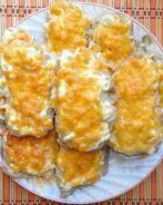 Мясо по-французски с луком и сыром