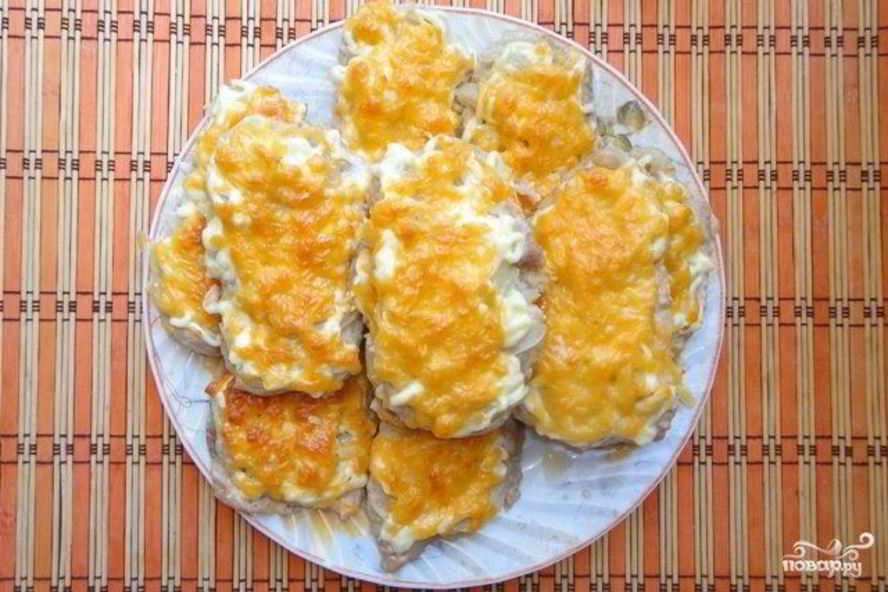 Рецепт мяса по-французски с луком и сыром