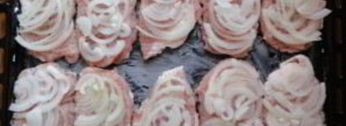 мясо по-французски с луком и сыром. Шаг 5