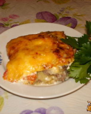 Мясо по-французски с помидорами и грибами