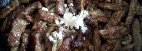 бефстроганов из говядины со сметаной. Шаг 7