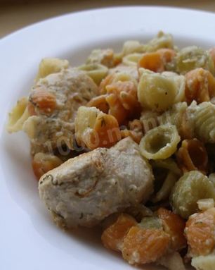 Индейка под сырно-сметанным соусом