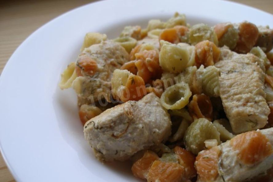 Рецепт индейки под сырно-сметанным соусом