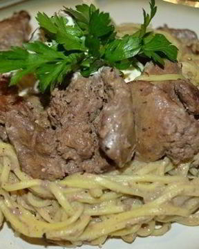 Куриная печенка, тушеная в сметане