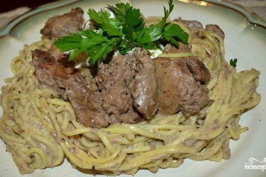 Рецепт куриной печенки, тушеной в сметане