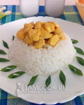 Куриное филе в сливочном соусе с карри