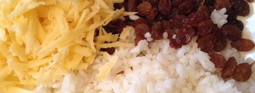 куриные бедрышки, фаршированные рисом, сыром и изюмом. Шаг 3