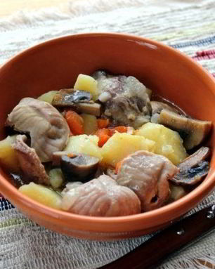 Желудки куриные, тушенные с картошкой