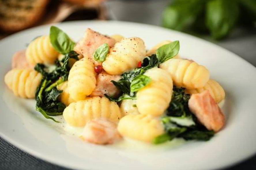 Рецепт ньокков с лососем и моцареллой